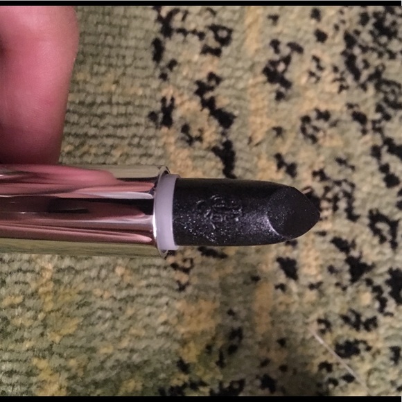 Kat Von D Studded Kiss Lipstick in NaYEON - Picture 2 of 4